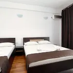 בית הארחה 21a - Piscina, Parcare Gratuita, Zona Linistita Aproape De Plaja