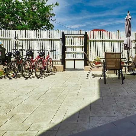 21a - Piscina, Parcare Gratuita, Zona Linistita Aproape De Plaja Costinesti