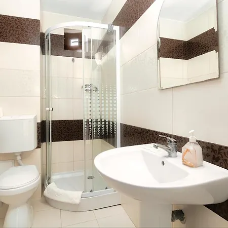 21a - Piscina, Parcare Gratuita, Zona Linistita Aproape De Plaja Guest house Costinesti