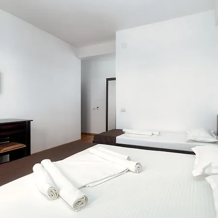 Guest house 21a - Piscina, Parcare Gratuita, Zona Linistita Aproape De Plaja 3*