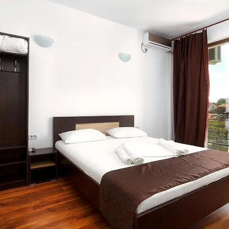 21a - Piscina, Parcare Gratuita, Zona Linistita Aproape De Plaja Guest house Costinesti