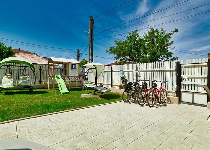 21a - Piscina, Parcare Gratuita, Zona Linistita Aproape De Plaja 3* Costineşti