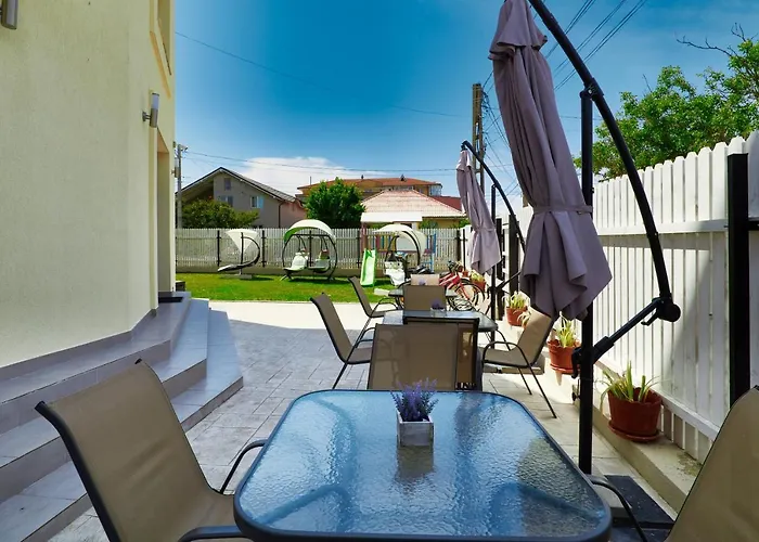 21a - Piscina, Parcare Gratuita, Zona Linistita Aproape De Plaja Vendégház 3*