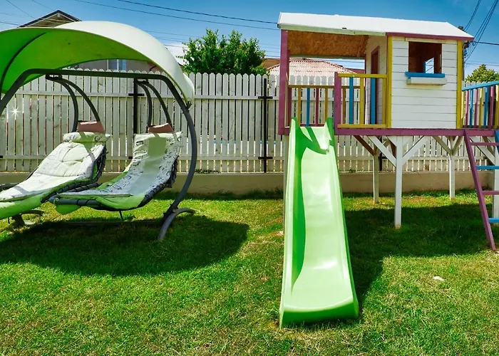 21a - Piscina, Parcare Gratuita, Zona Linistita Aproape De Plaja