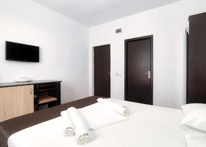 21a - Piscina, Parcare Gratuita, Zona Linistita Aproape De Plaja Vendégház