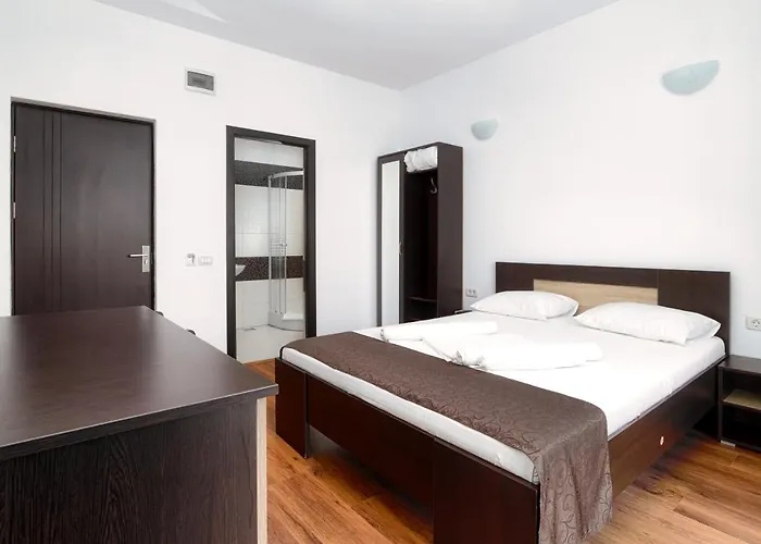 21a - Piscina, Parcare Gratuita, Zona Linistita Aproape De Plaja Vendégház