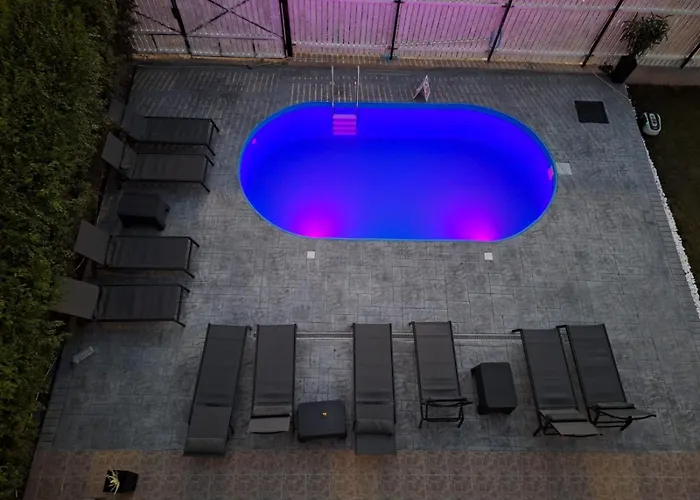 21a - Piscina, Parcare Gratuita, Zona Linistita Aproape De Plaja Vendégház 3*